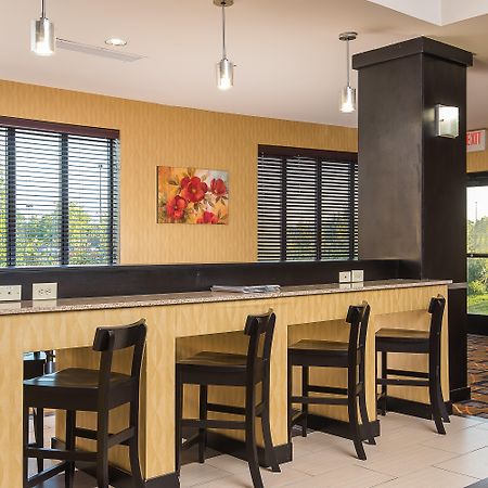 Holiday Inn Express And Suites Lafayette East By Ihg Exterior photo